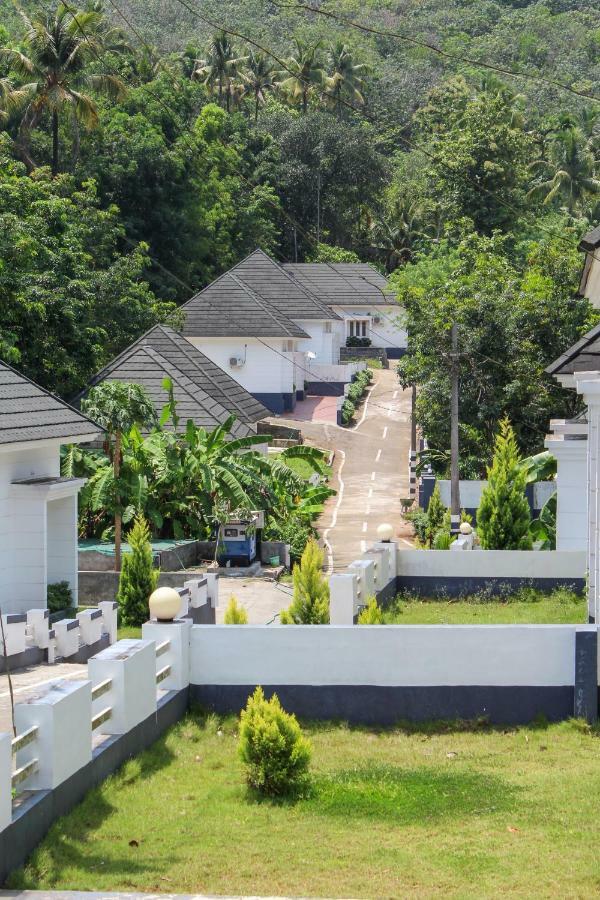 Magic Land Resorts Athirapally Irinjalakuda Екстериор снимка