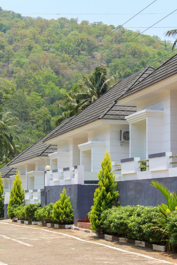 Magic Land Resorts Athirapally Irinjalakuda Екстериор снимка