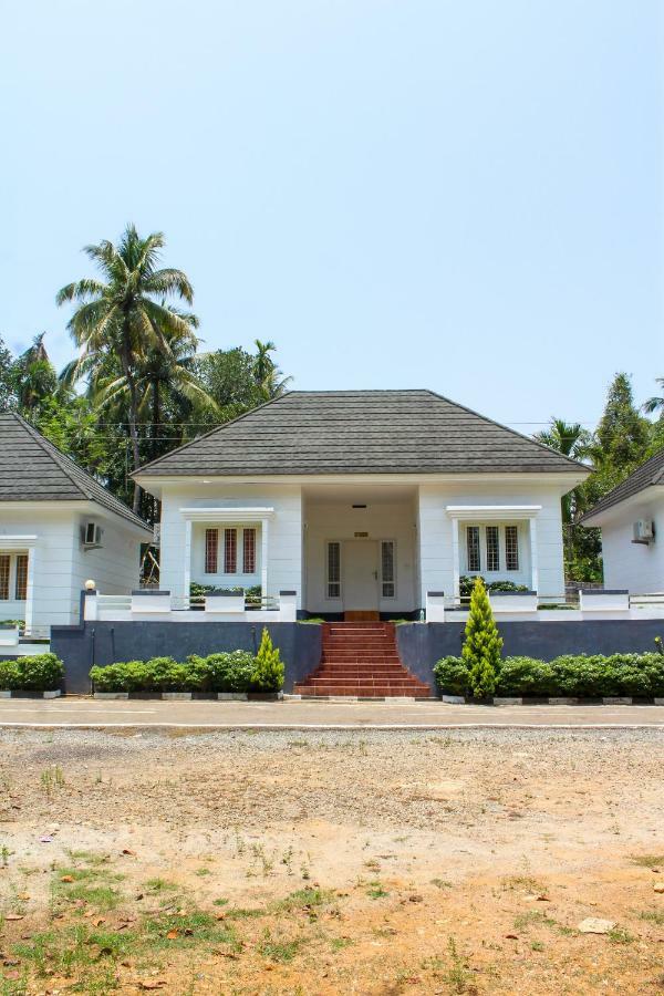 Magic Land Resorts Athirapally Irinjalakuda Екстериор снимка